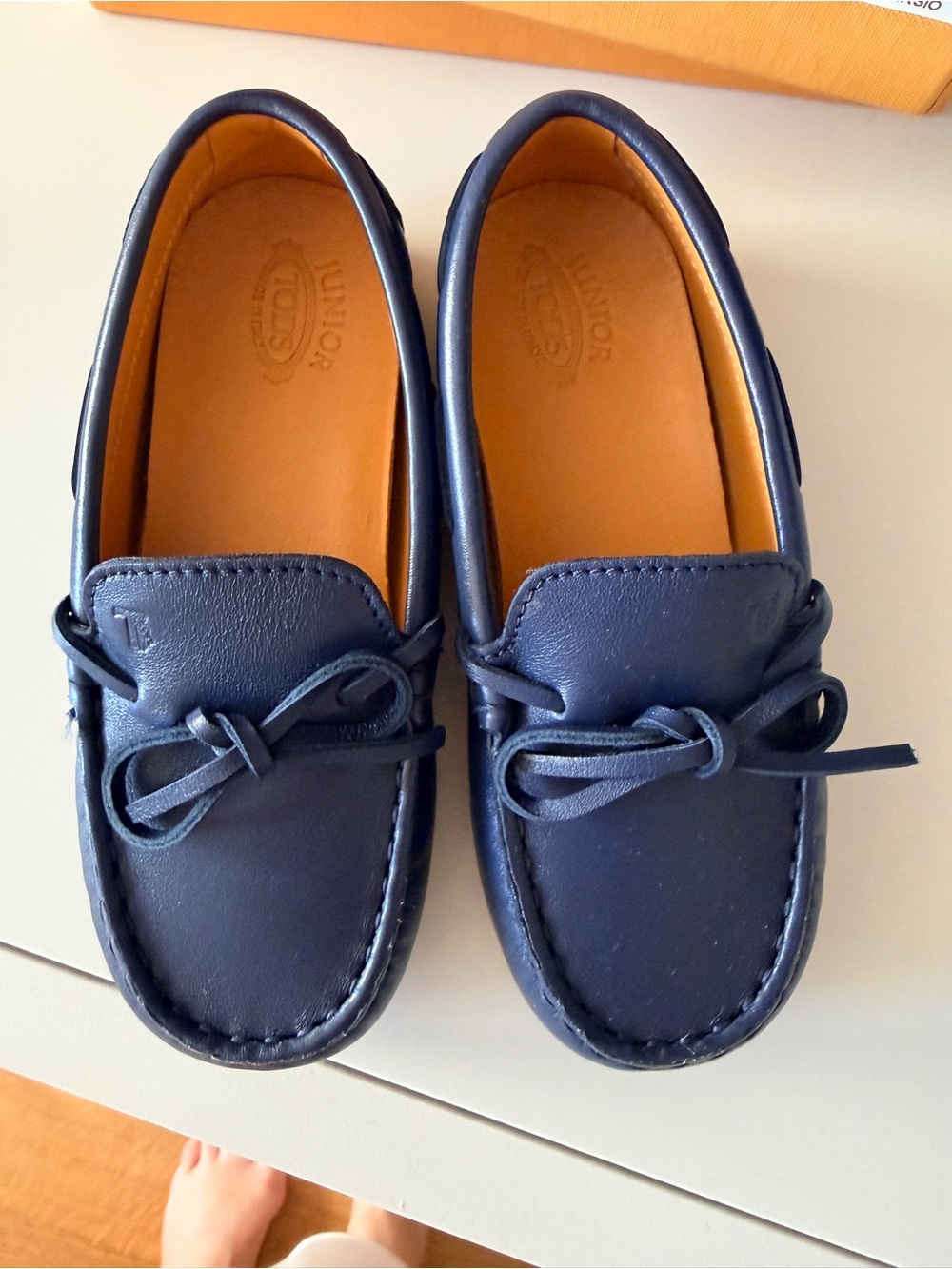 Tod’s Junior Leather Moccasins in Navy Blue size 27 NEW